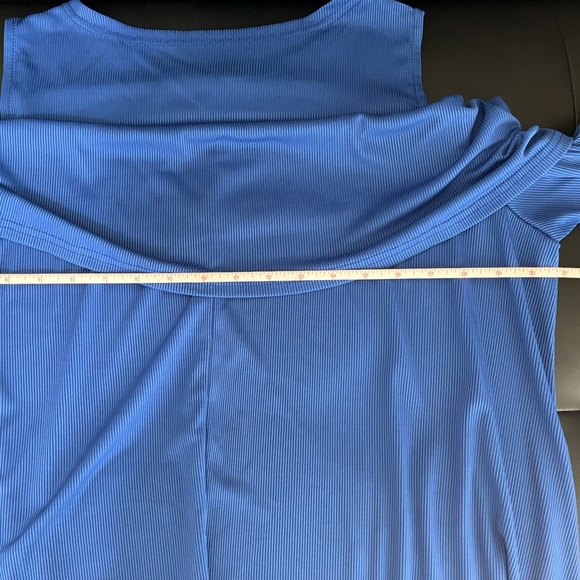 NWT XXL Sz 14 Light weight, long sleeve, cold shoulder, shark bite bottom shirt - Picture 5 of 8